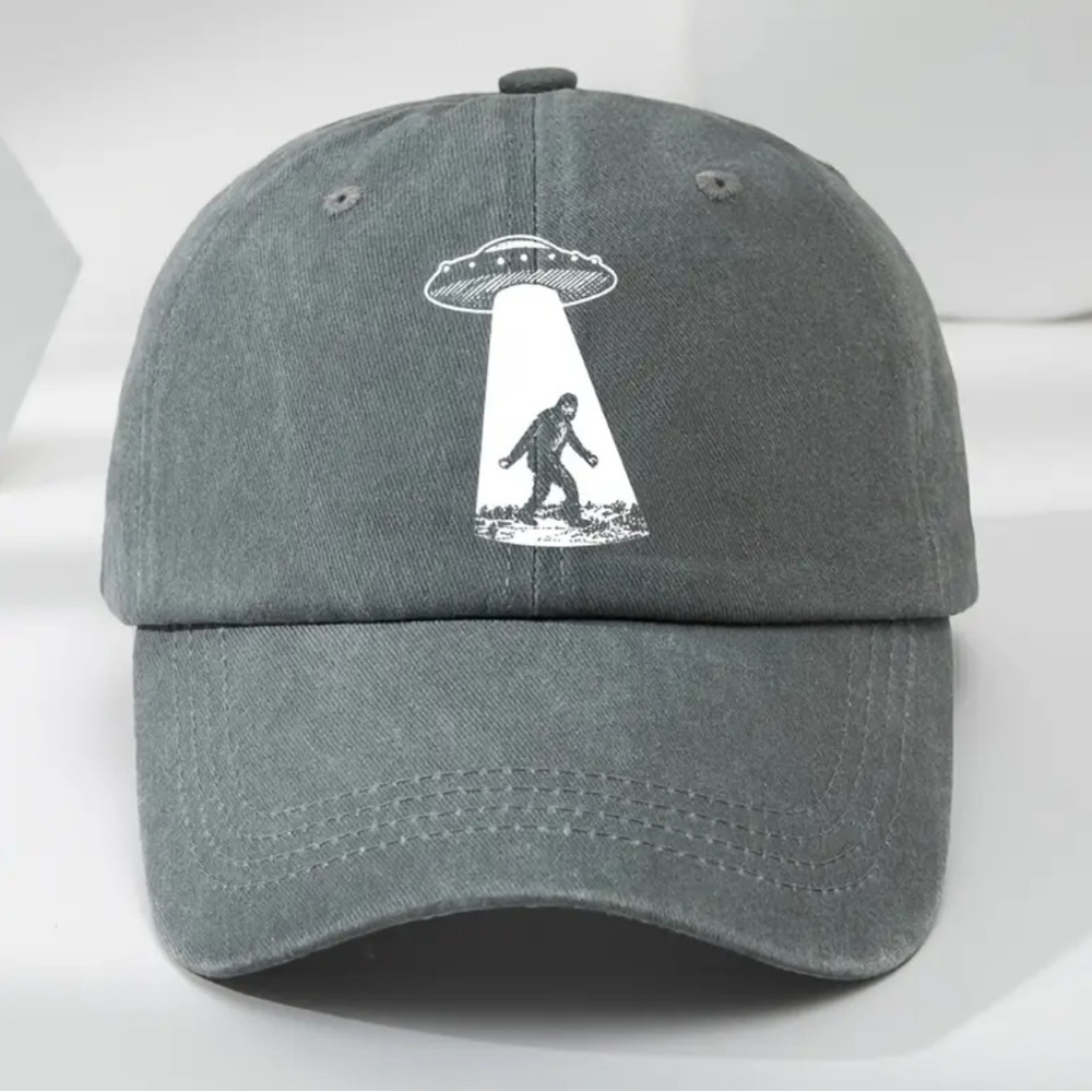 🆕 Distressed Vintage Washed Baseball Cap Bigfoot With UFO 🛸👽👣